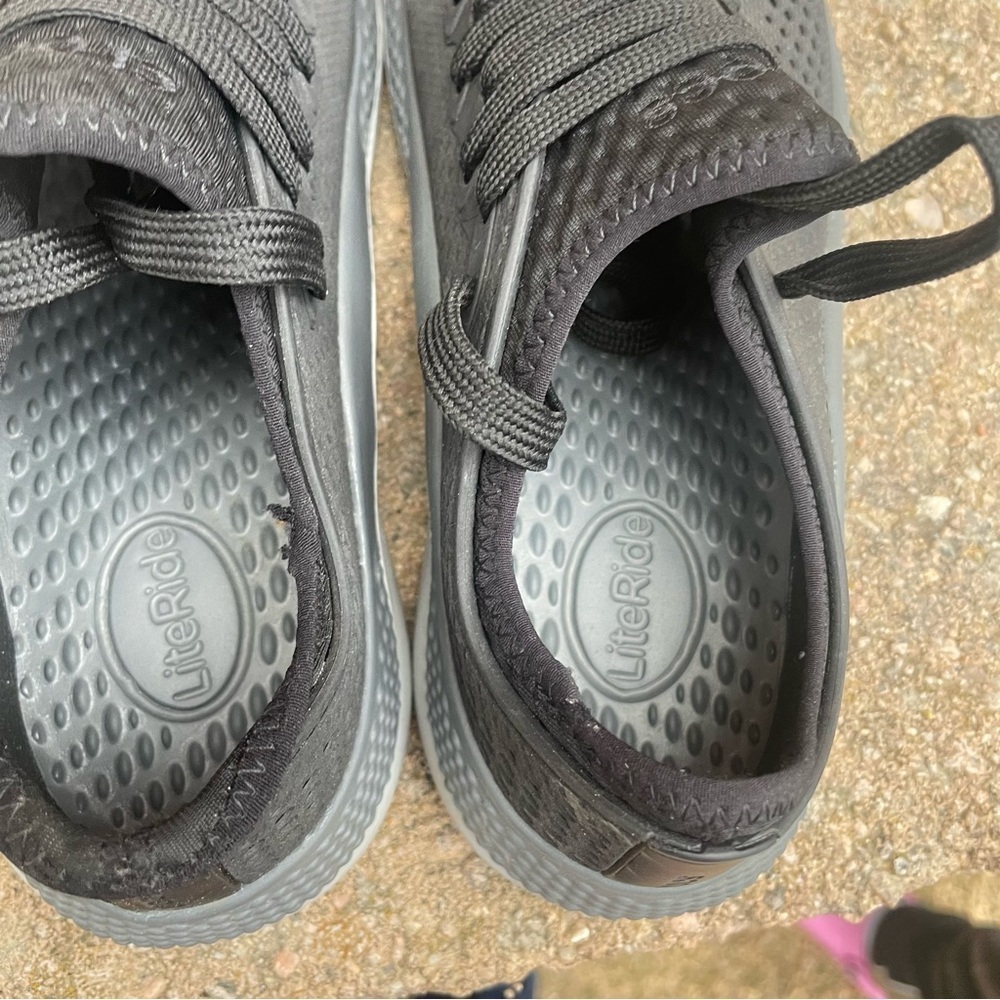 CROCS Women’s Lite Ride Black Lightweight Mesh Fabric Sneaker Shoe Size 6 - Picture 4 of 10